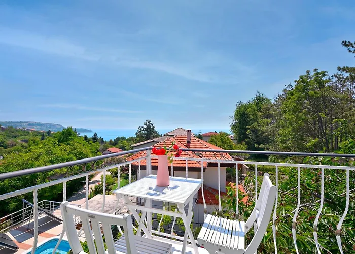 Πανσιόν Bela Μπαλτσίκ